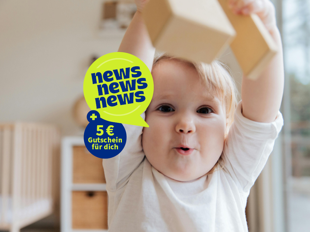 kleines Kind ruft news news news darunter eine Sprechblase mit 5 € Gutschein