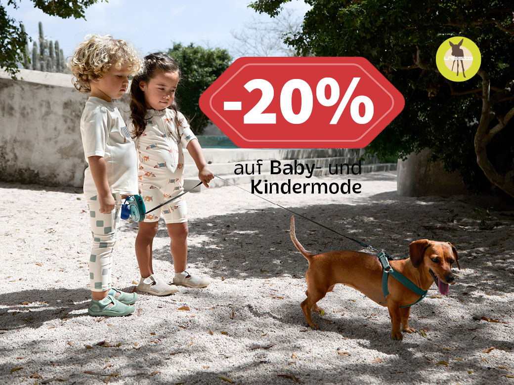 Kinder in Sommerkleidung mit Hund. -20% auf Baby- und Kindermode. Logo: Lässig