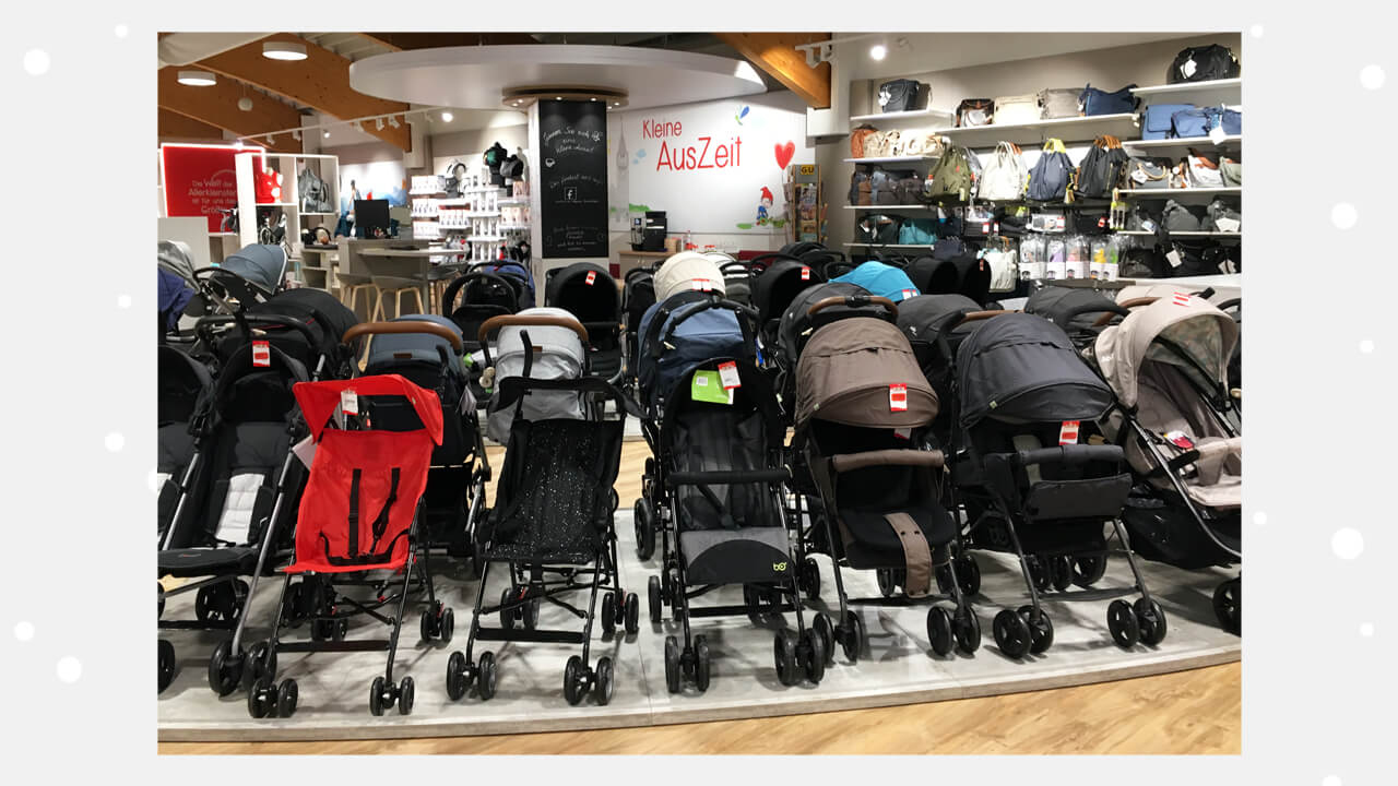Geschäft ein gefüllt mit vielen babybummeln.