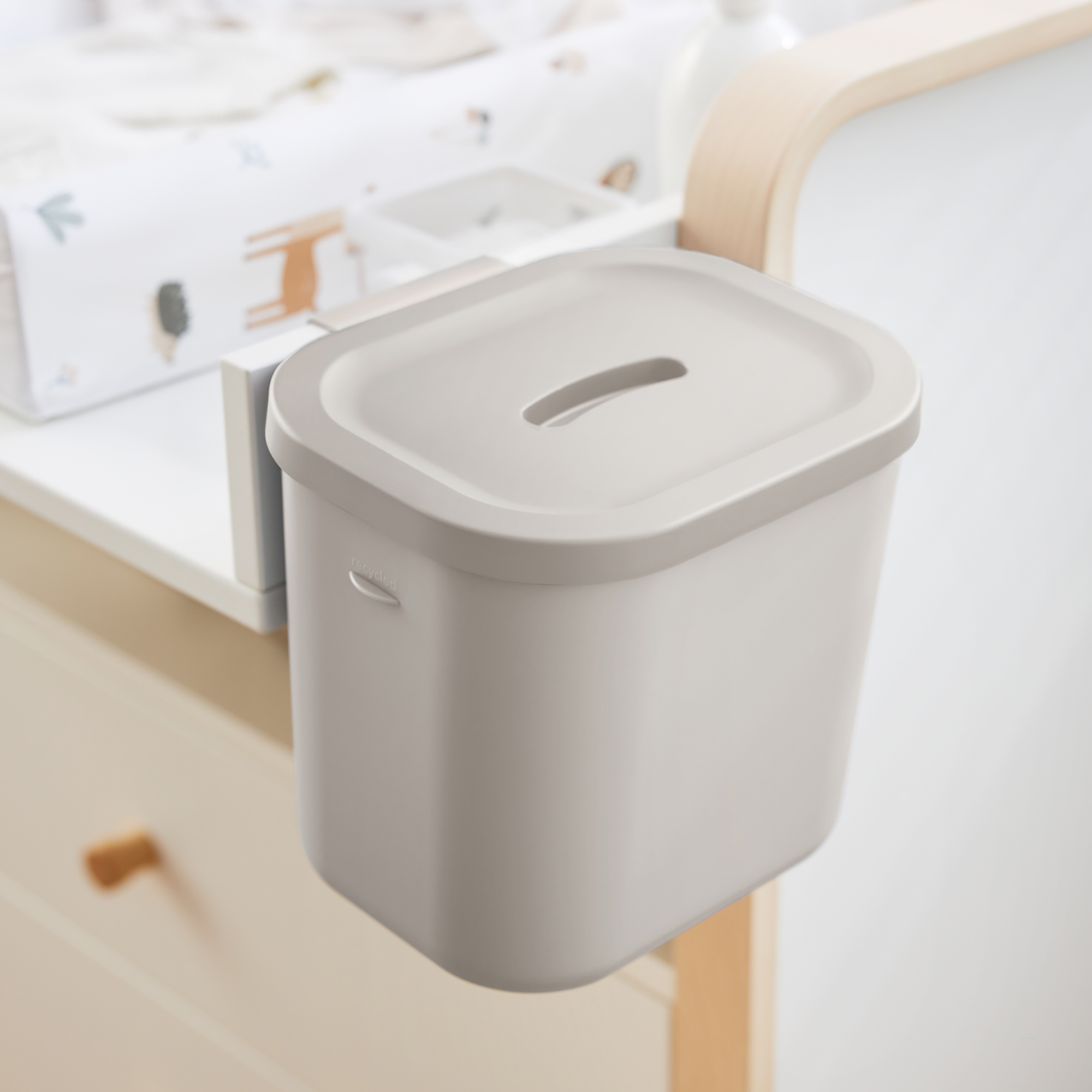 Windeleimer, rotho – Besonderheit: zum Sammeln und Entsorgen von schmutzigen Windeln