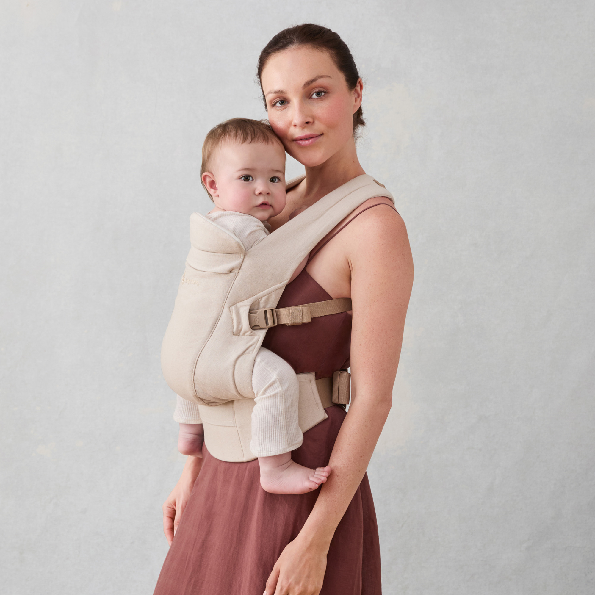 Babytragen, ERGObaby, Beige – Besonderheit: patentierter, verstellbarer Schalensitz und anpassbares Rückenpanel