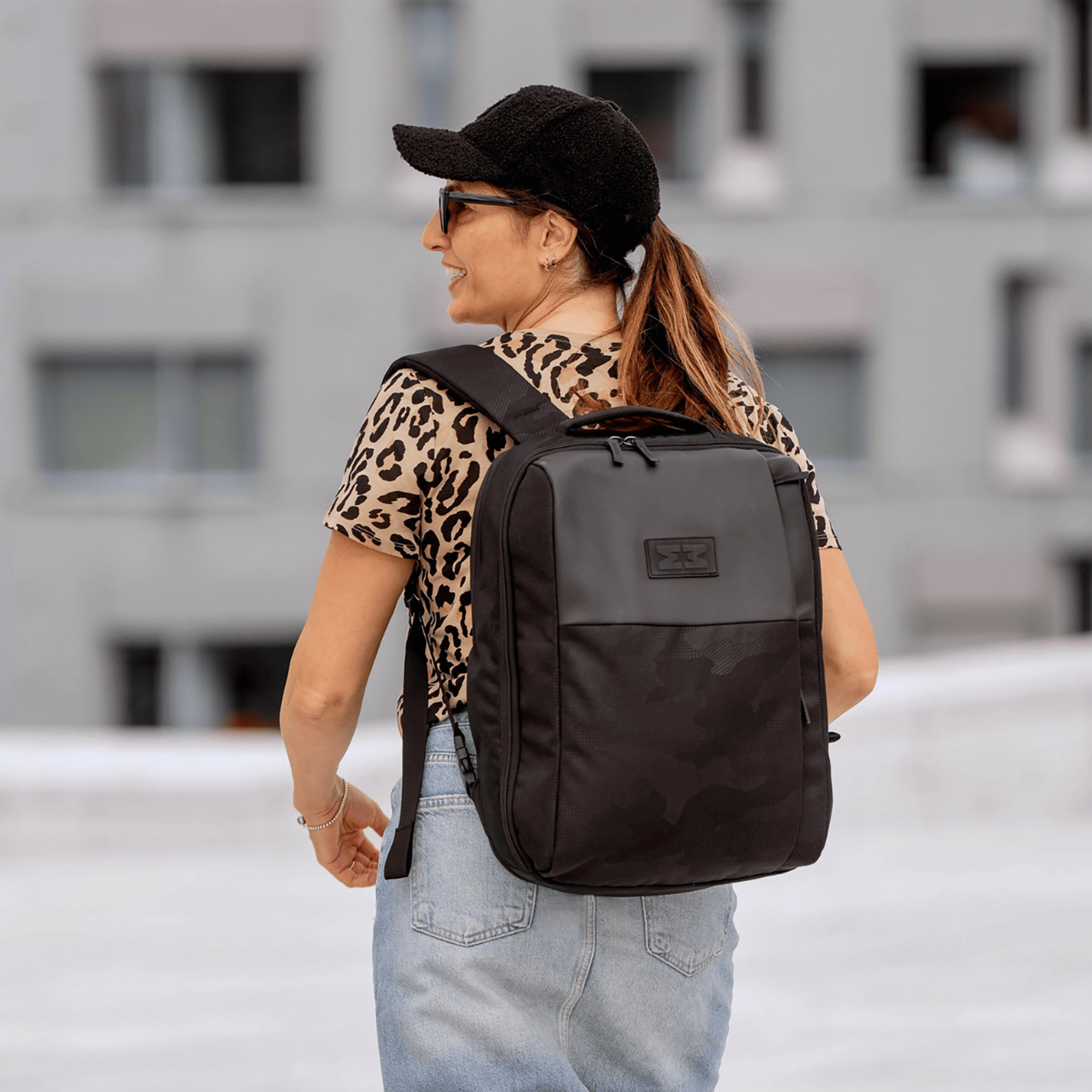 Produkte, MINIMEIS – Besonderheit: Rucksack und Hochstuhl in einem