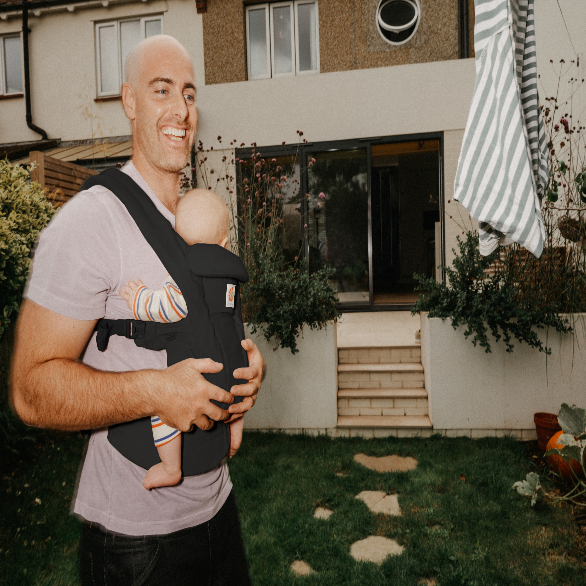 Fullbuckle Tragen, ERGObaby, Schwarz – Besonderheit: 4 verschiedene Trageweisen