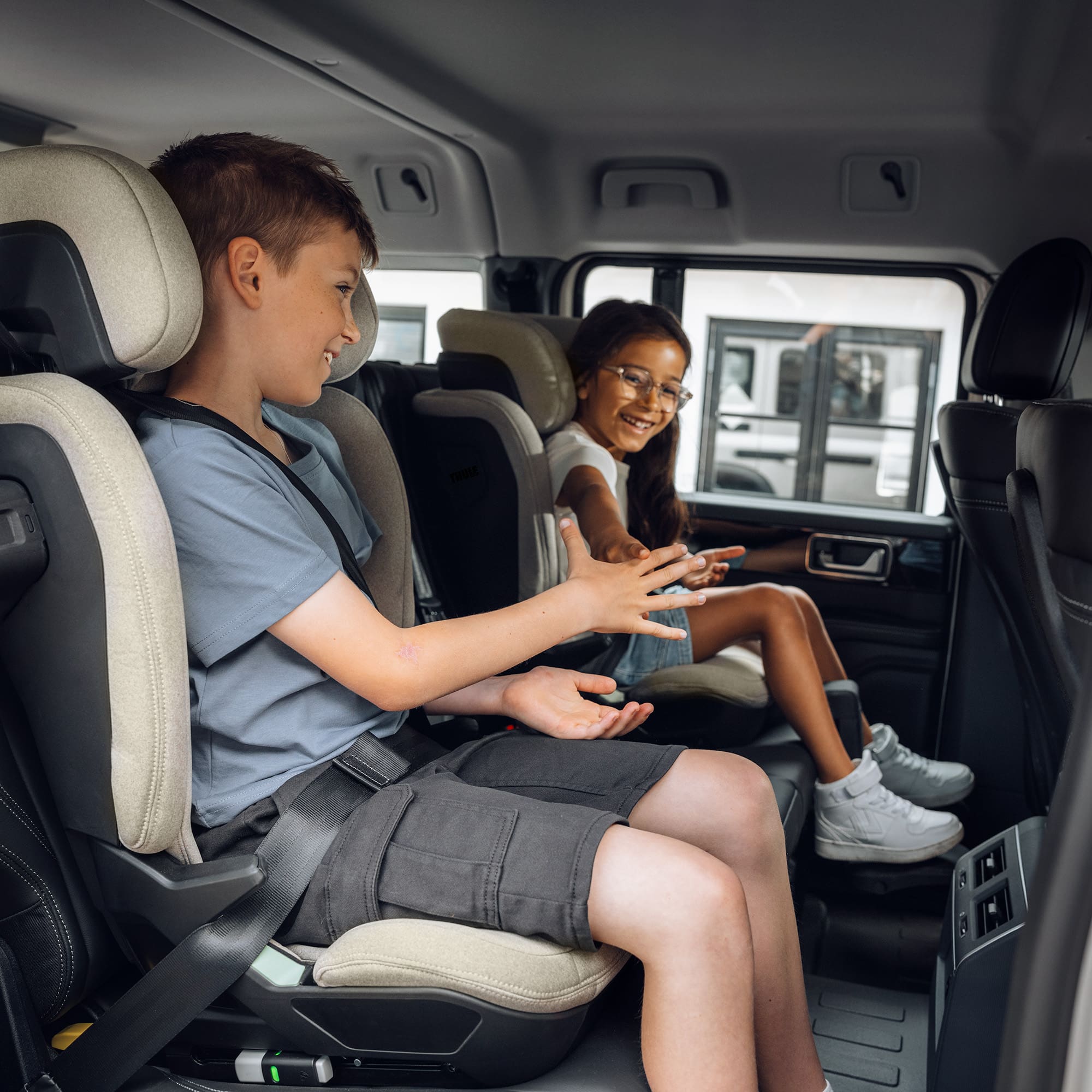 Kindersitze 15-36 kg, Gruppe 2/3, THULE, Beige – Produktansicht