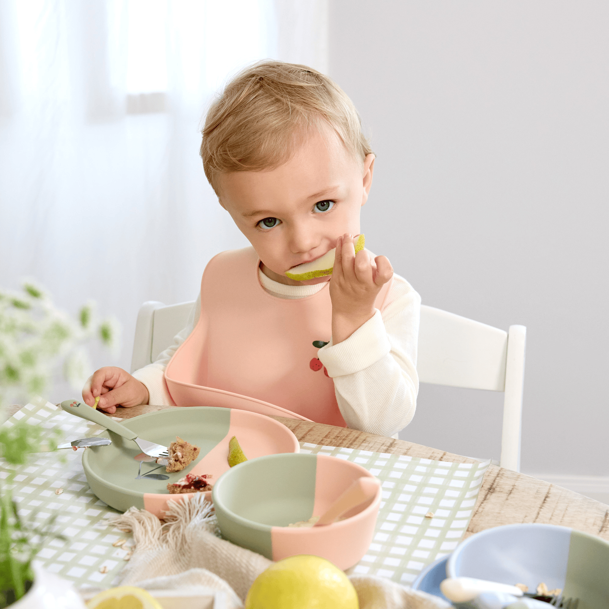 Lätzchen mit Auffangschale, LÄSSIG, Pink – Produktansicht