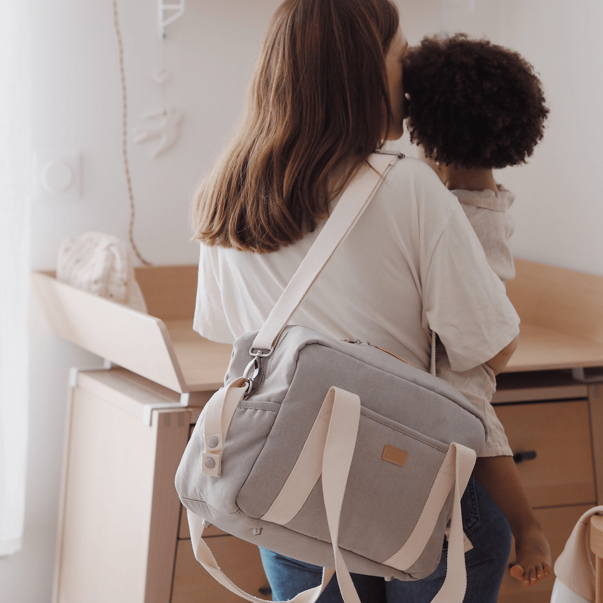 Produkte, BÈABA, Grau – Besonderheit: inkl. Wickelunterlage, Isolierfach, Tragegurt und Kinderwagen-Befestigungen