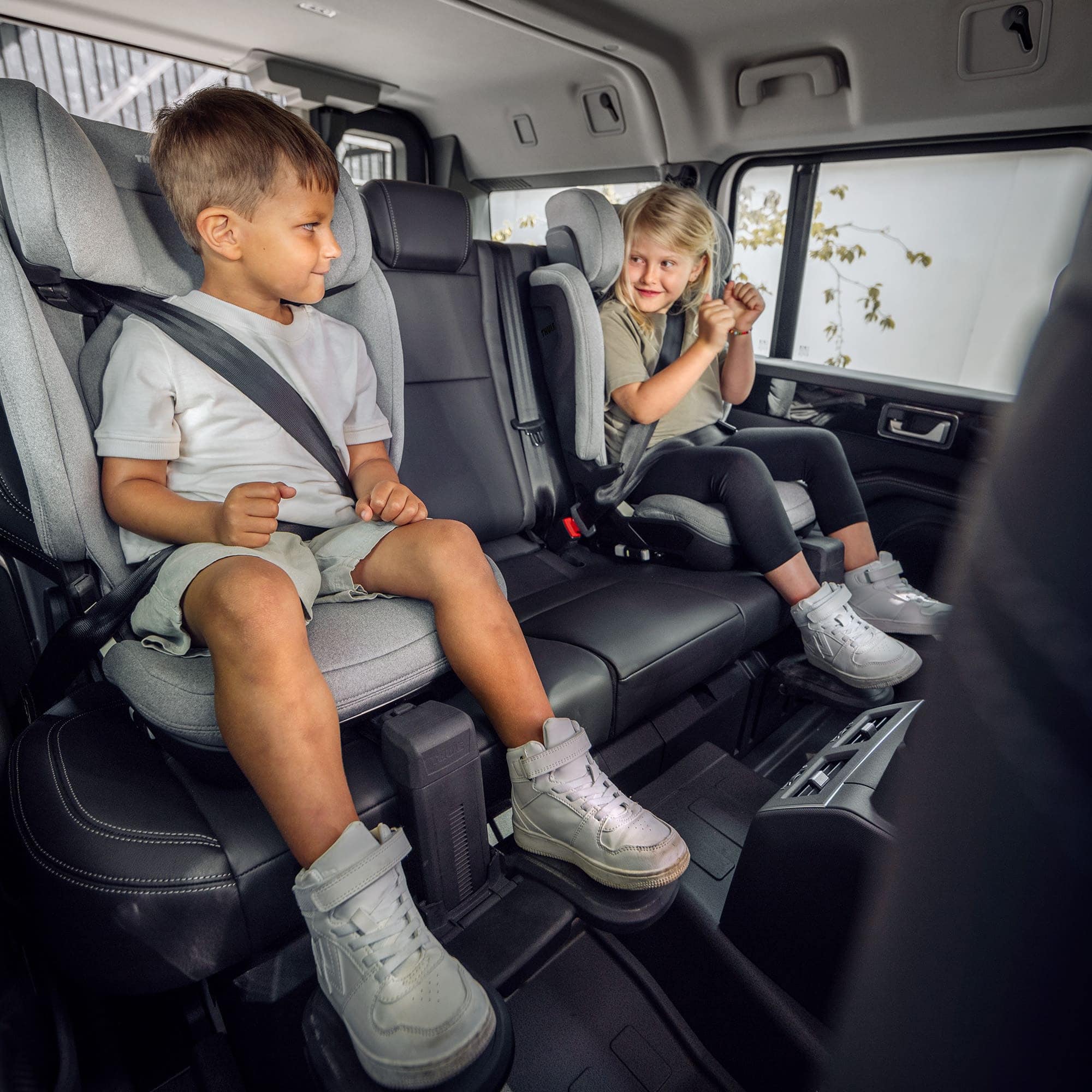 Kindersitze 15-36 kg, Gruppe 2/3, THULE, Grau – Produktansicht