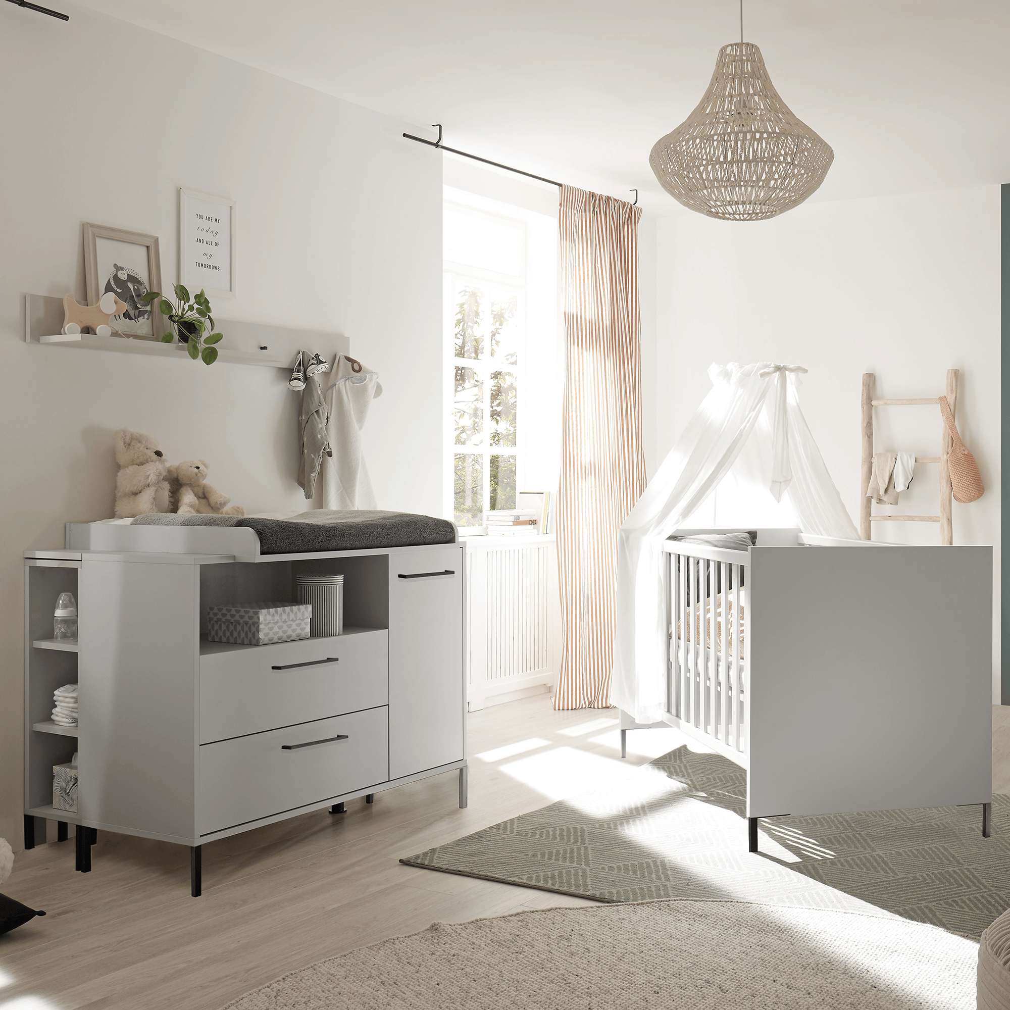 Babyzimmer Sets, Mäusbacher, Grau – Besonderheit: Set bestehend aus einem Kinderbett und einer breiten Wickelkommode