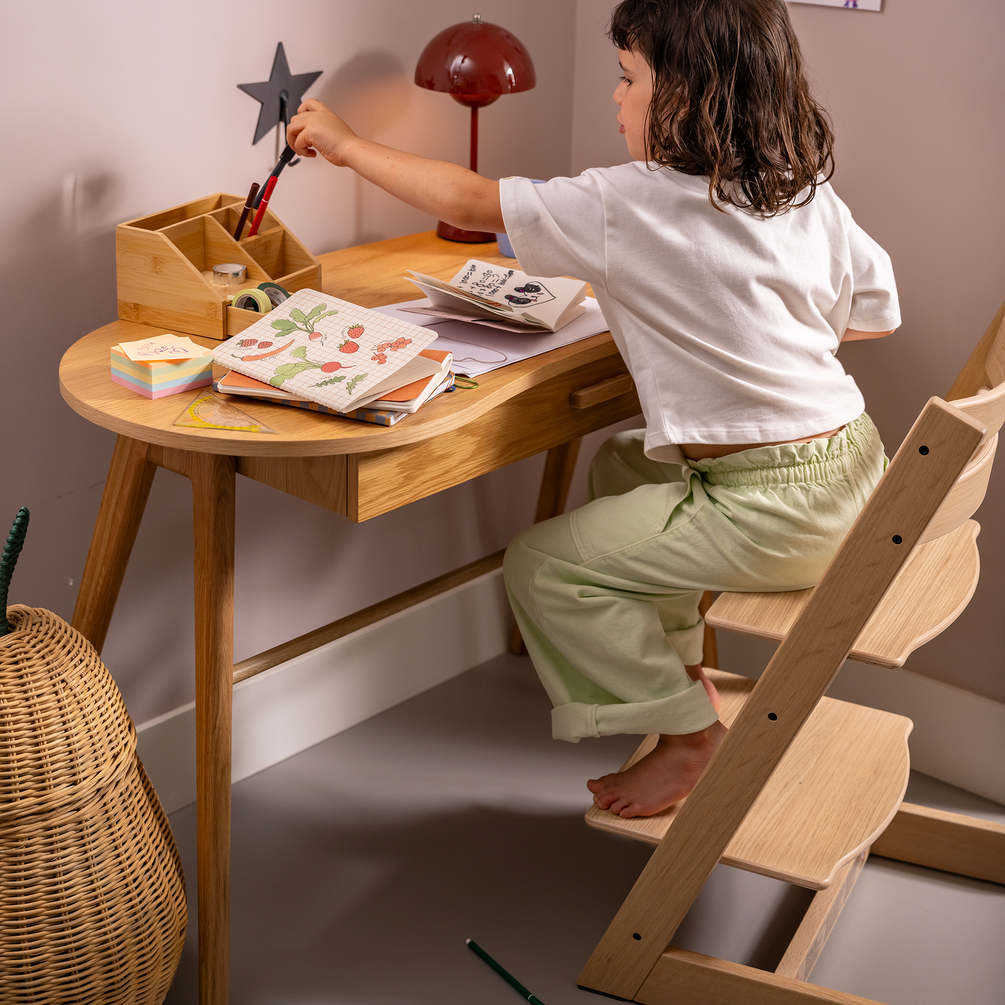 Treppenhochstühle, STOKKE, Weiß – Produktansicht