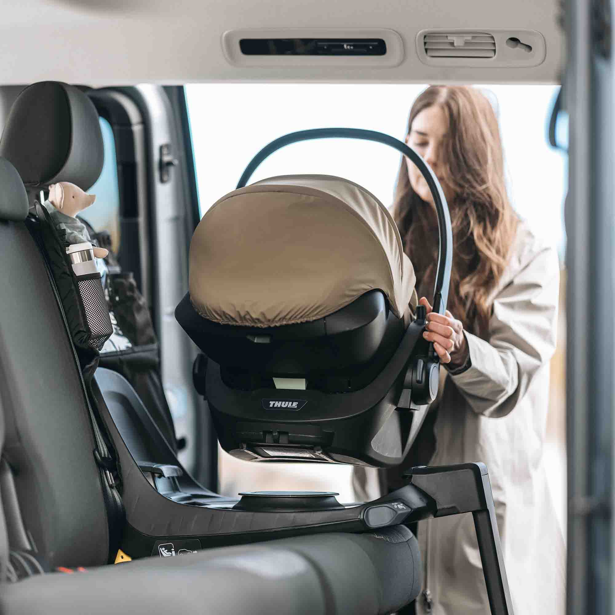 Babyschalen 0-13 kg, Gruppe 0+, THULE, Schwarz – Besonderheit: passend für die separat erhältliche Thule Alfi Connect ISOFIX Kindersitzbasis