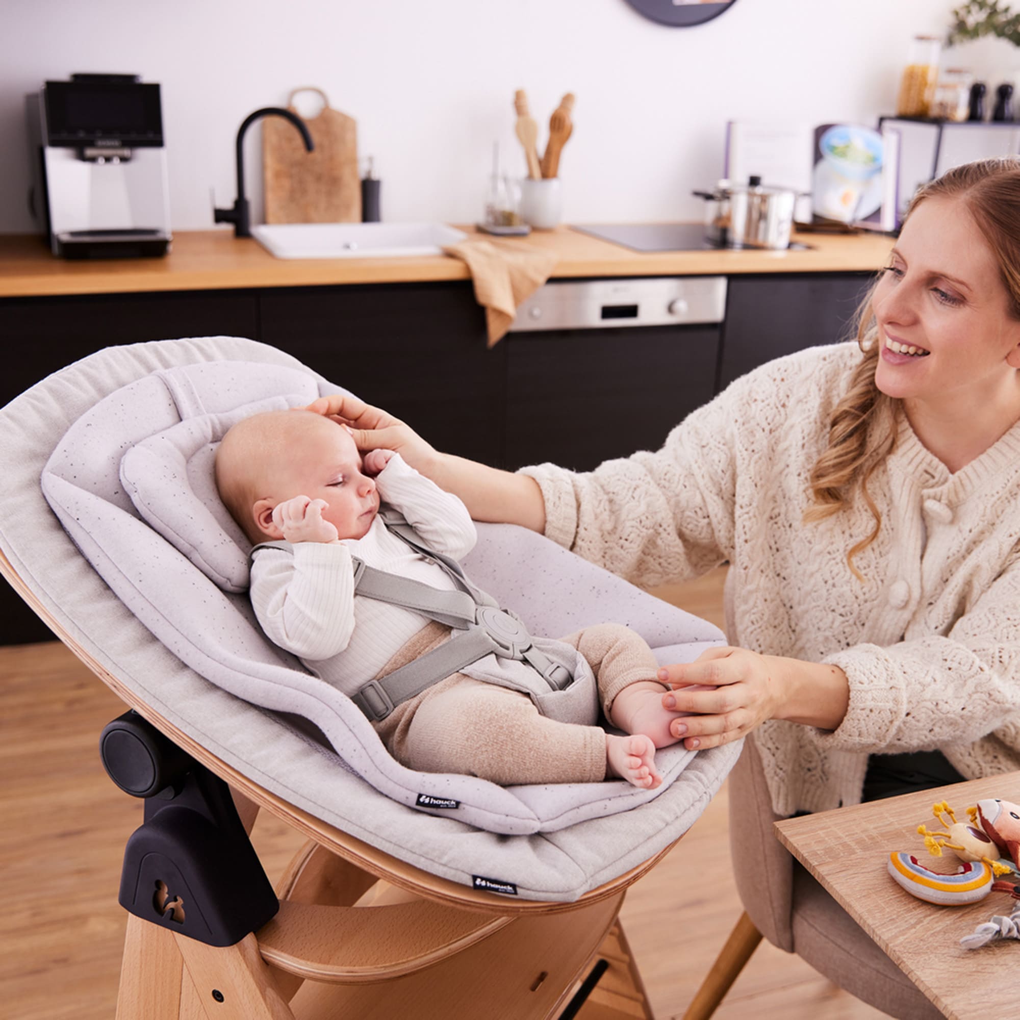 Hochstuhl Zubehör, hauck, Schwarz – Besonderheit: Adapter zur Befestigung des Bouncer Eco auf dem Arketa Hochstuhl