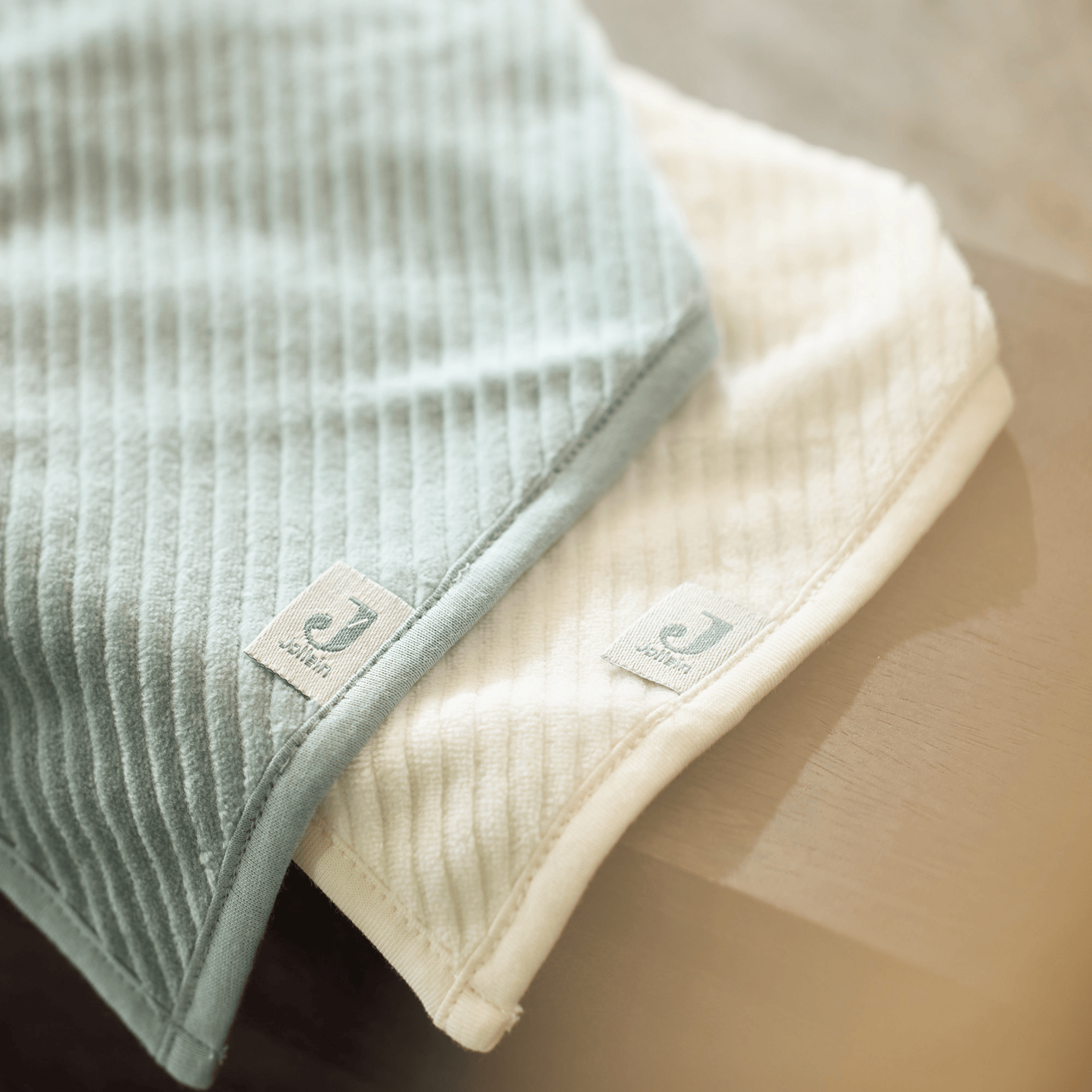 Lätzchen, jollein – Besonderheit: im praktischen 2er-Pack