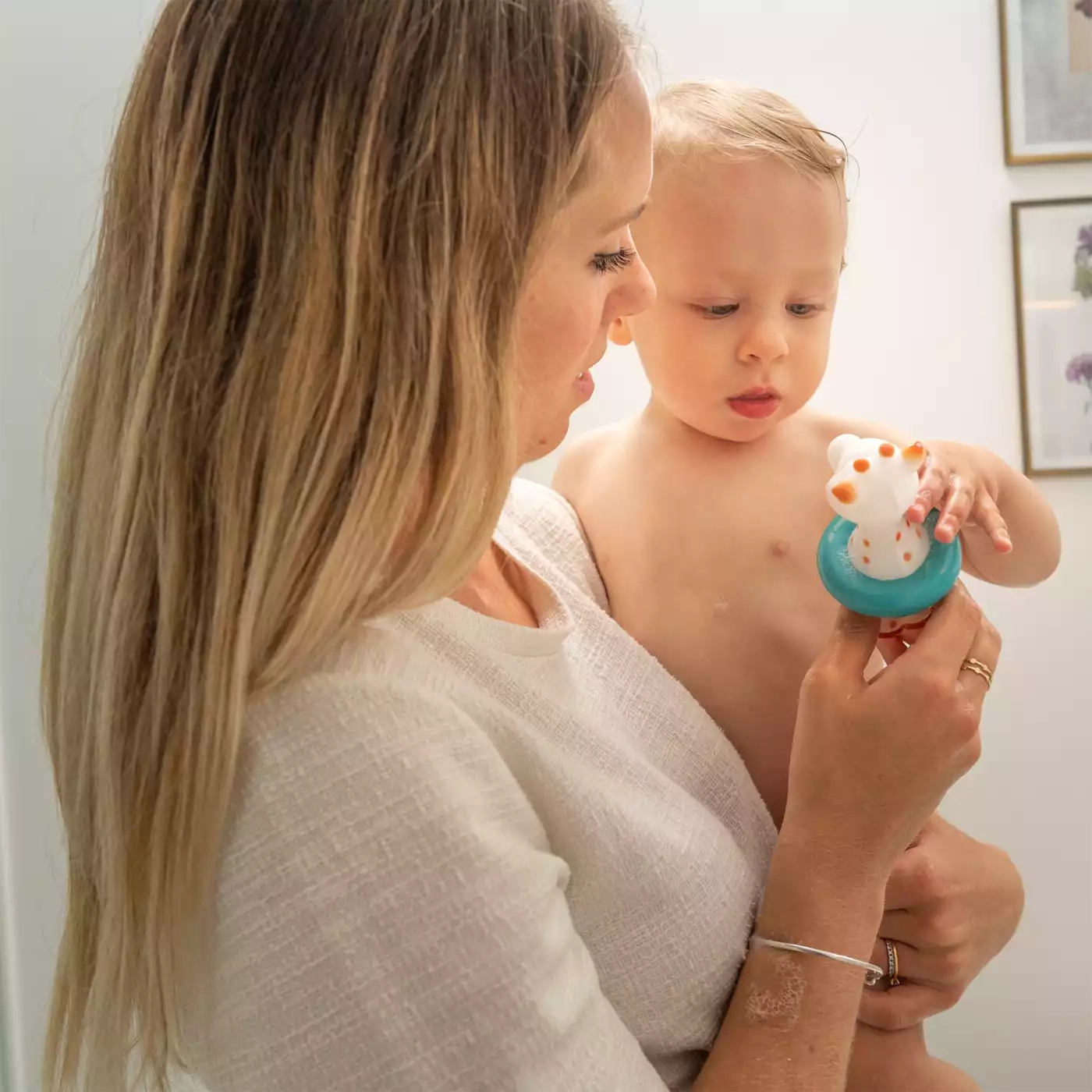 Wasserspielzeug, SOPHIE GIRAFE, Blau – Produktansicht