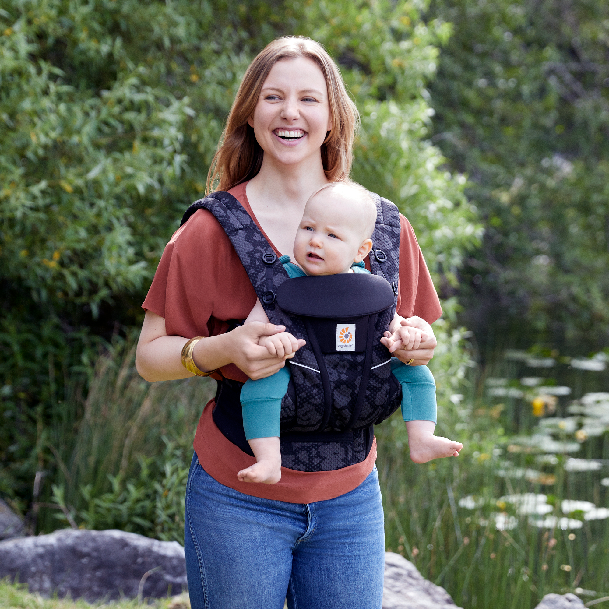 Fullbuckle Tragen, ERGObaby, Schwarz – Besonderheit: drei mögliche Trageweisen: auf dem Bauch, der Hüfte oder dem Rücken