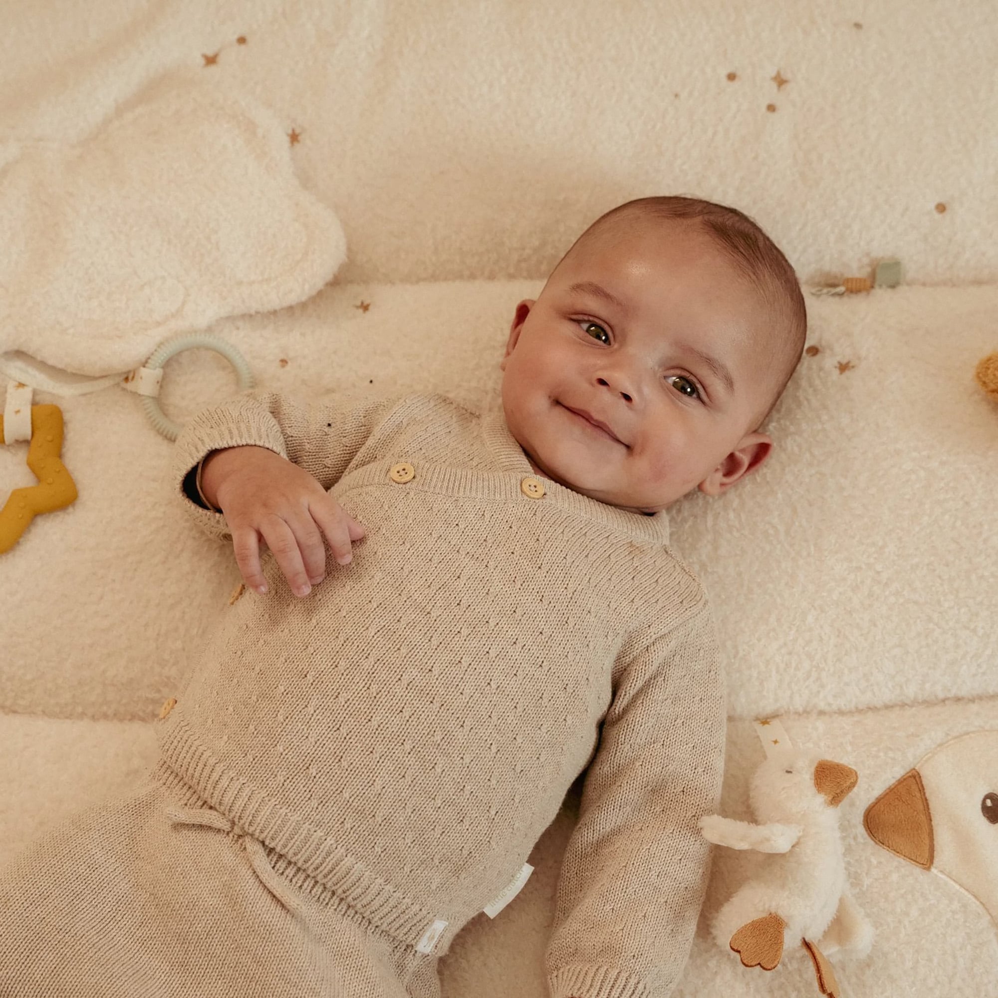 Laufgitter & Laufgittereinlagen, LITTLE DUTCH, Weiß – Besonderheit: Spieldecke mit 3D Applikation in Form einer Wolke mit Beißring, einem Stern und zwei Vögeln sowie einer Rassel