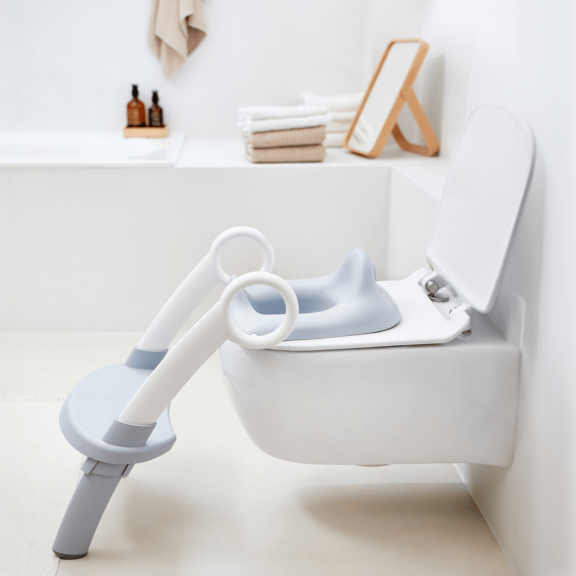 Toilettensitze, rotho Babydesign, Grau – Produktansicht