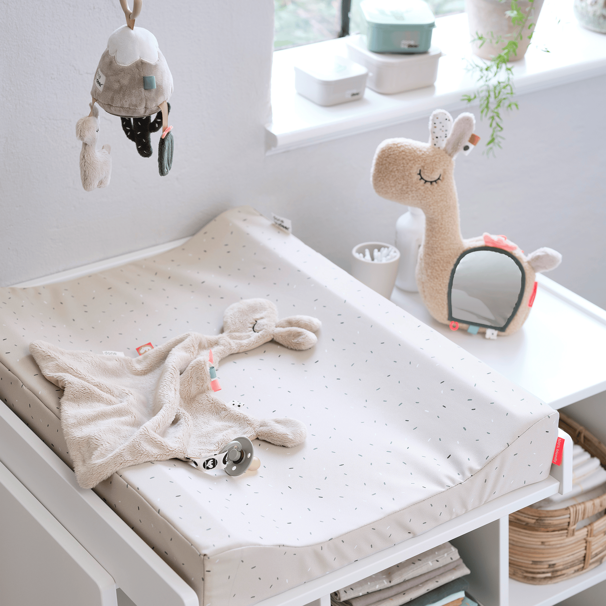 Rasseln & Greiflinge, done by deer, Beige – Produktansicht