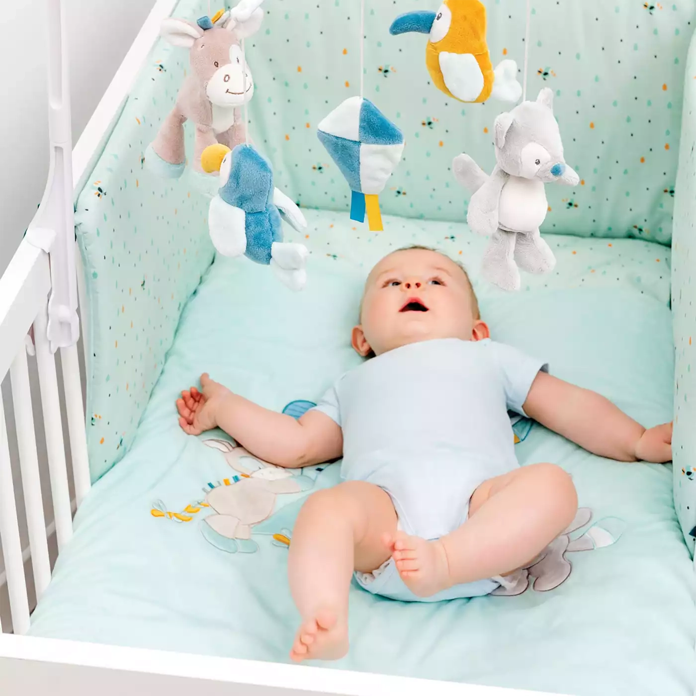 Mobilés, Nattou, Weiß – Besonderheit: Förderung der auditorischen und visuellen Wahrnehmung