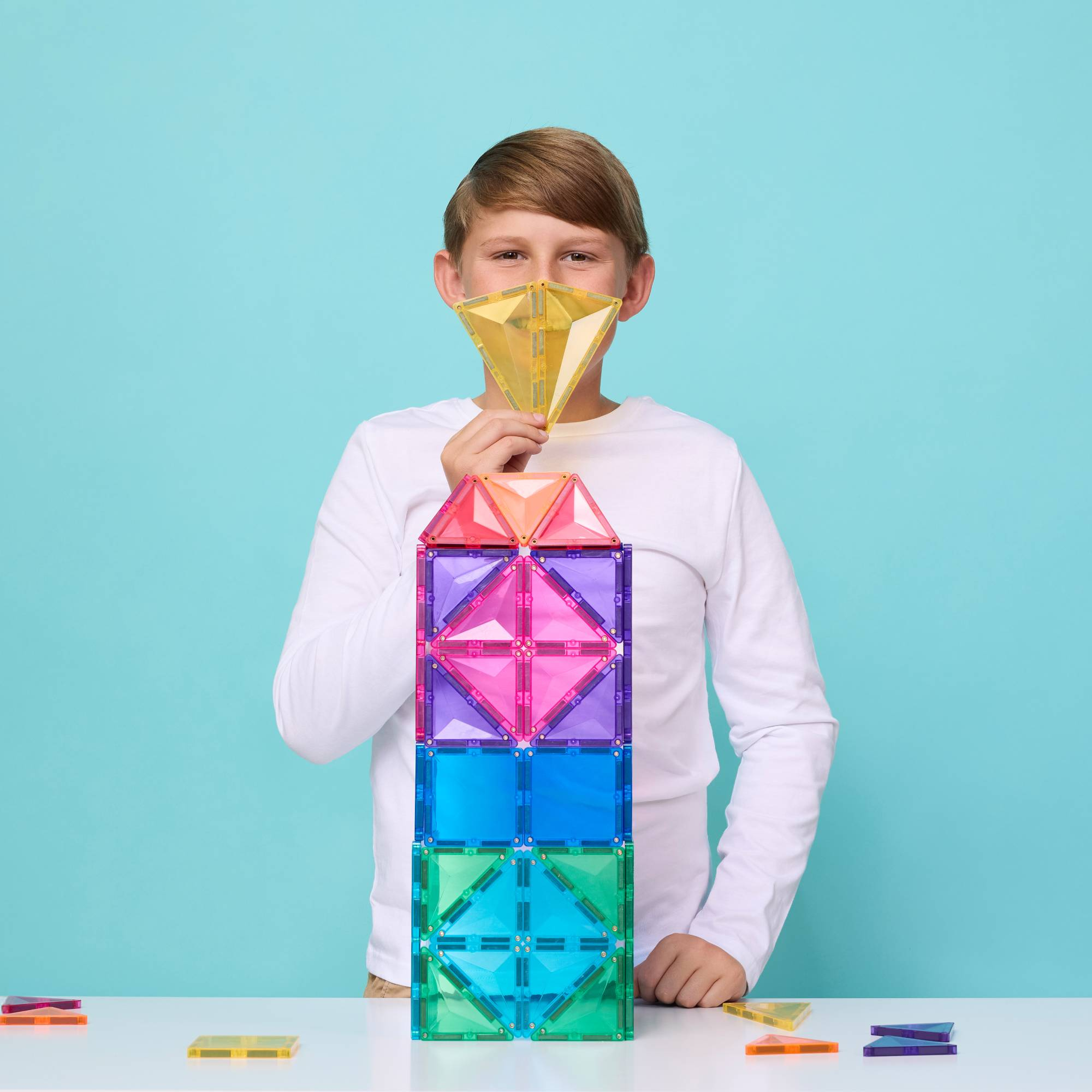 Bausteine, Connetix, Blau – Besonderheit: magnetische Bausteine, darunter Dreiecke, Quadrate, Rechtecke und Anhänger zum Bauen von großen Türmen, Fahrzeugen und vieles mehr
