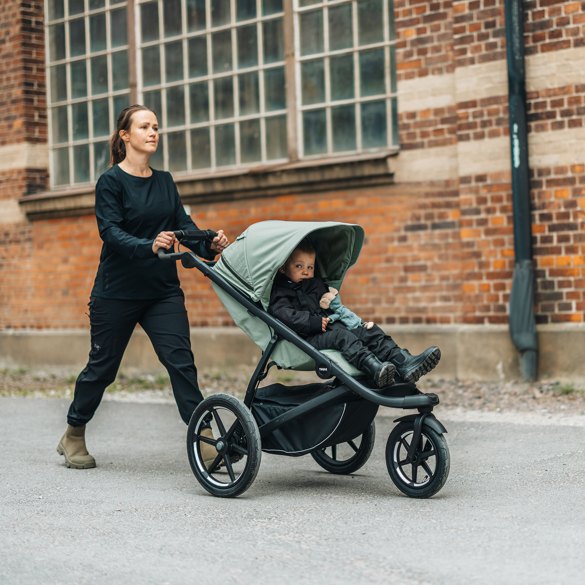 Jogger, THULE, Grün – Besonderheit: integrierte Beinstütze