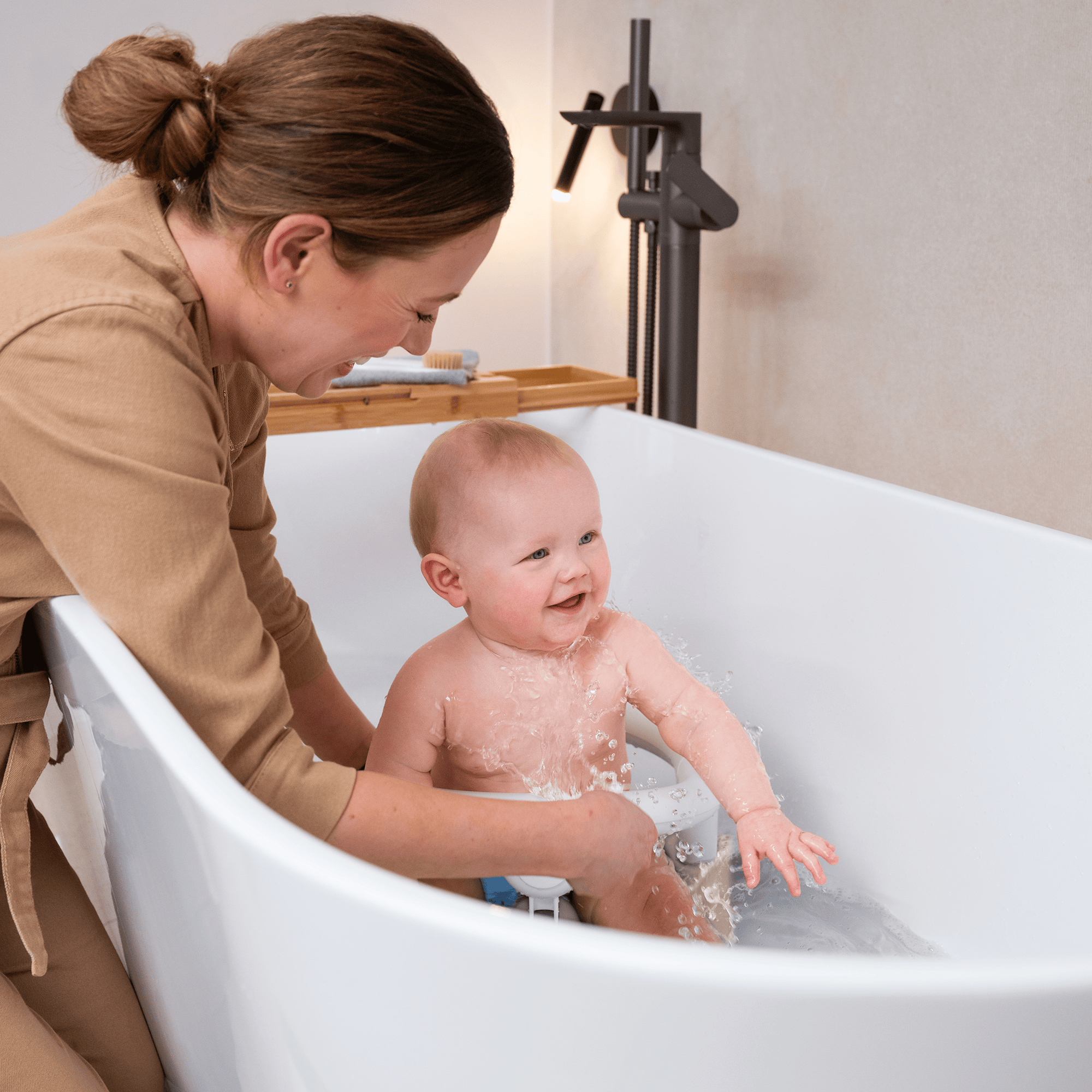 Produkte, rotho Babydesign, Beige – Besonderheit: erleichtert das Baden oder Duschen, sobald die Kinder selbstständig sitzen können
