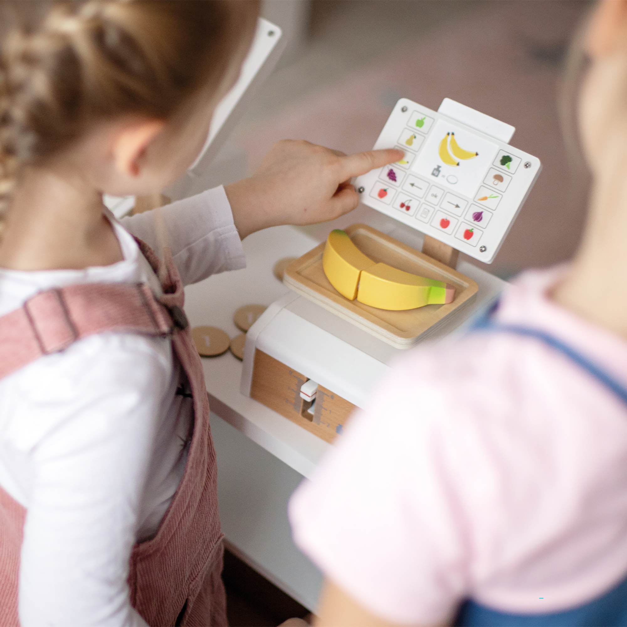Holzspielzeug, small foot, Mehrfarbig – Besonderheit: bestehend aus 1 Waage und 6 Obst-/Gemüsekarten