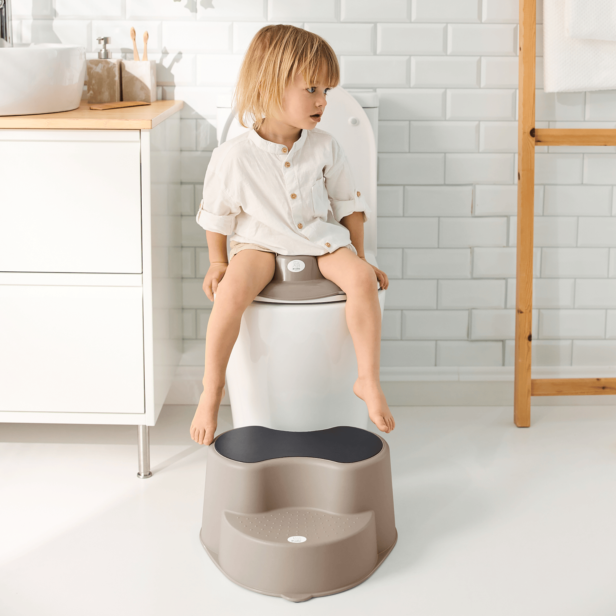 Tritthocker, rotho Babydesign, Beige – Produktansicht