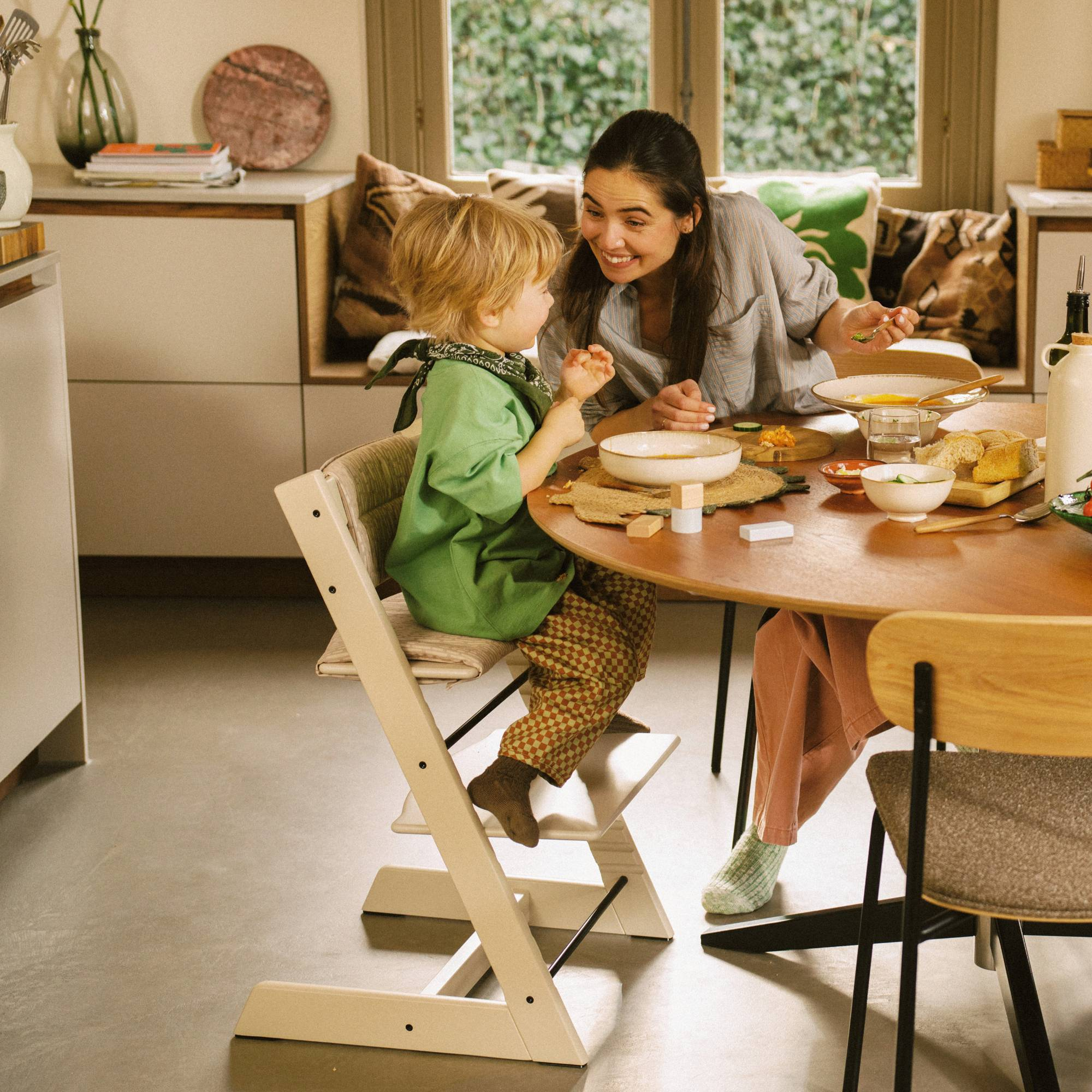 Treppenhochstühle, STOKKE, Beige – Besonderheit: aus europäischem Buchenholz
