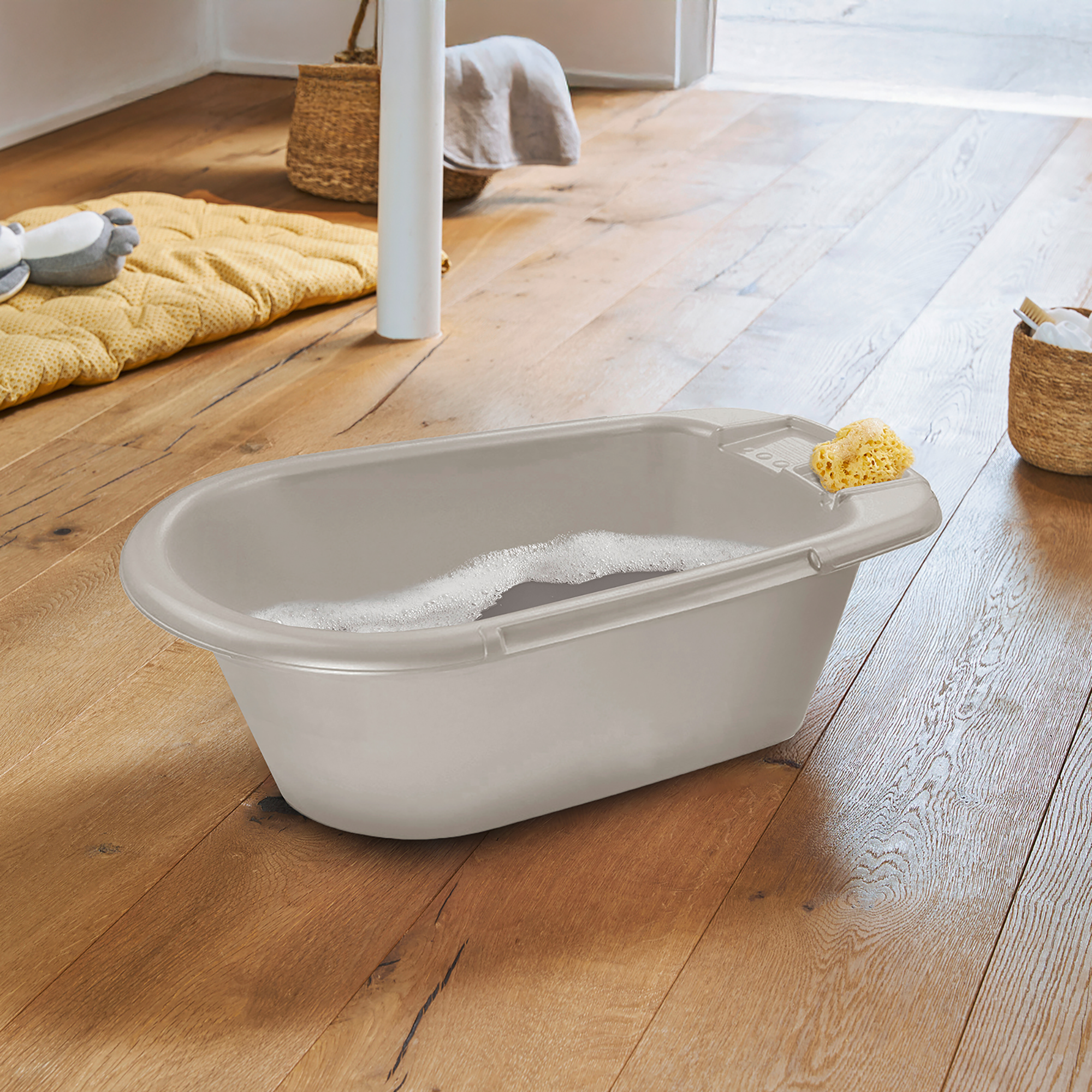 Badewannen, rotho Babydesign – Besonderheit: inkludierte Seifen- und Zubehörablage