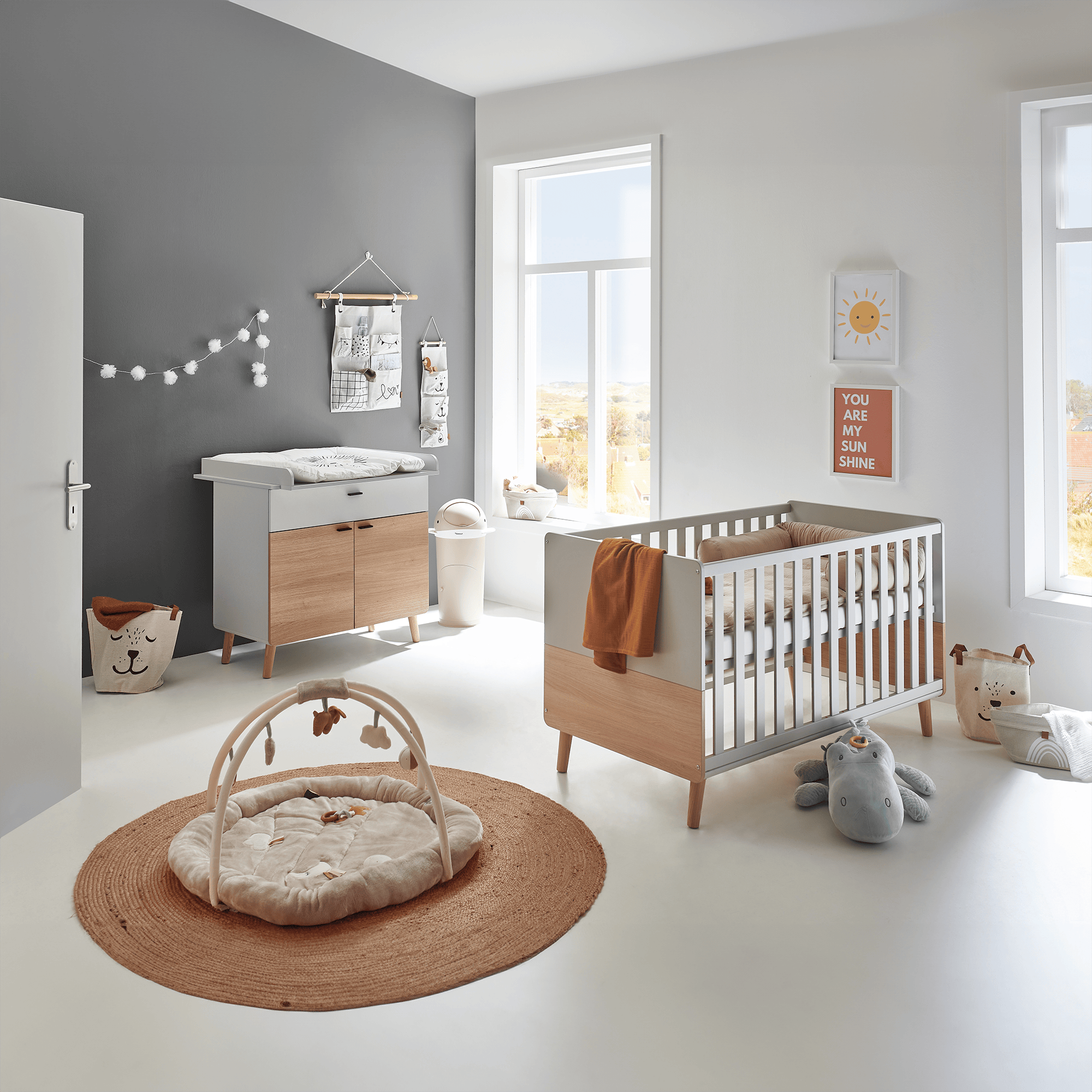 Babyzimmer Sets, Arthur Berndt, Grau – Besonderheit: Set bestehend aus einem Kinderbett, einer schmalen Wickelkommode und Kommodenfüßen