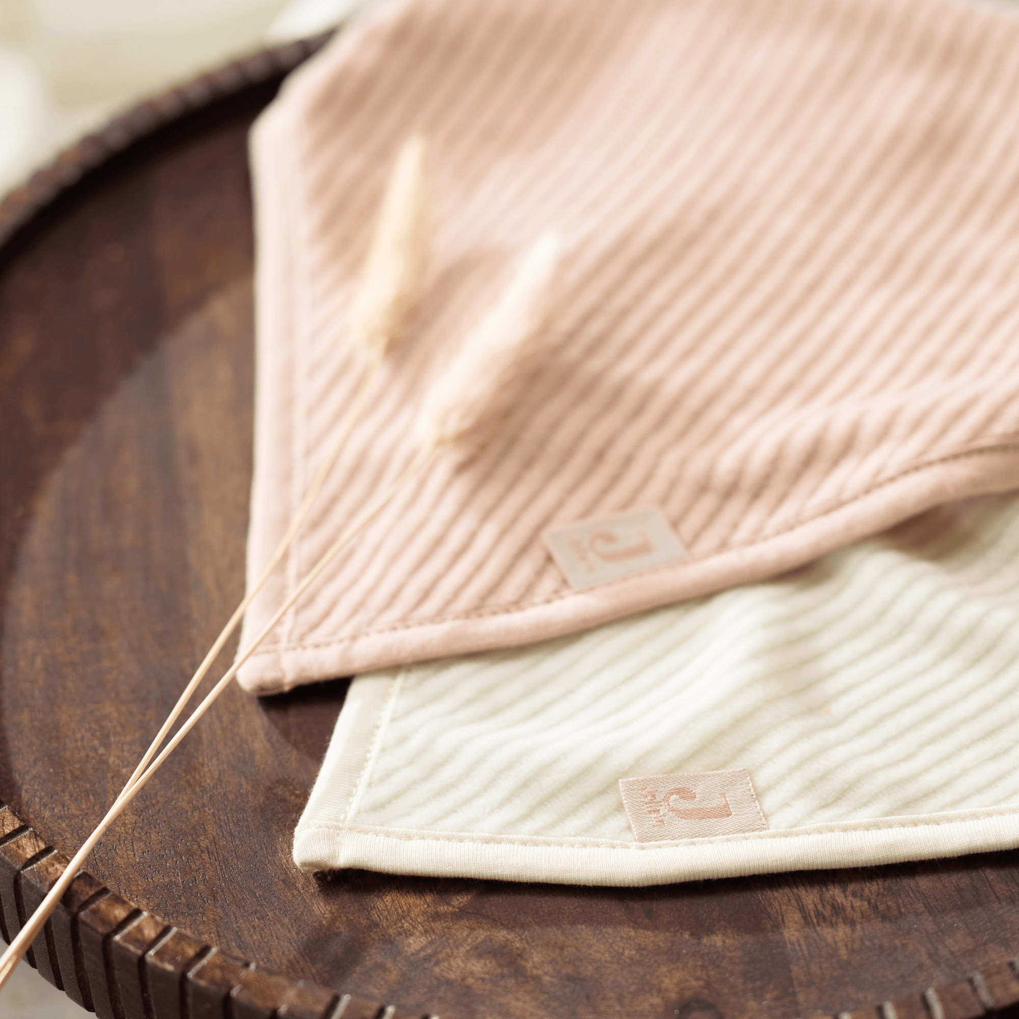 Lätzchen, jollein – Besonderheit: im praktischen 2er-Pack