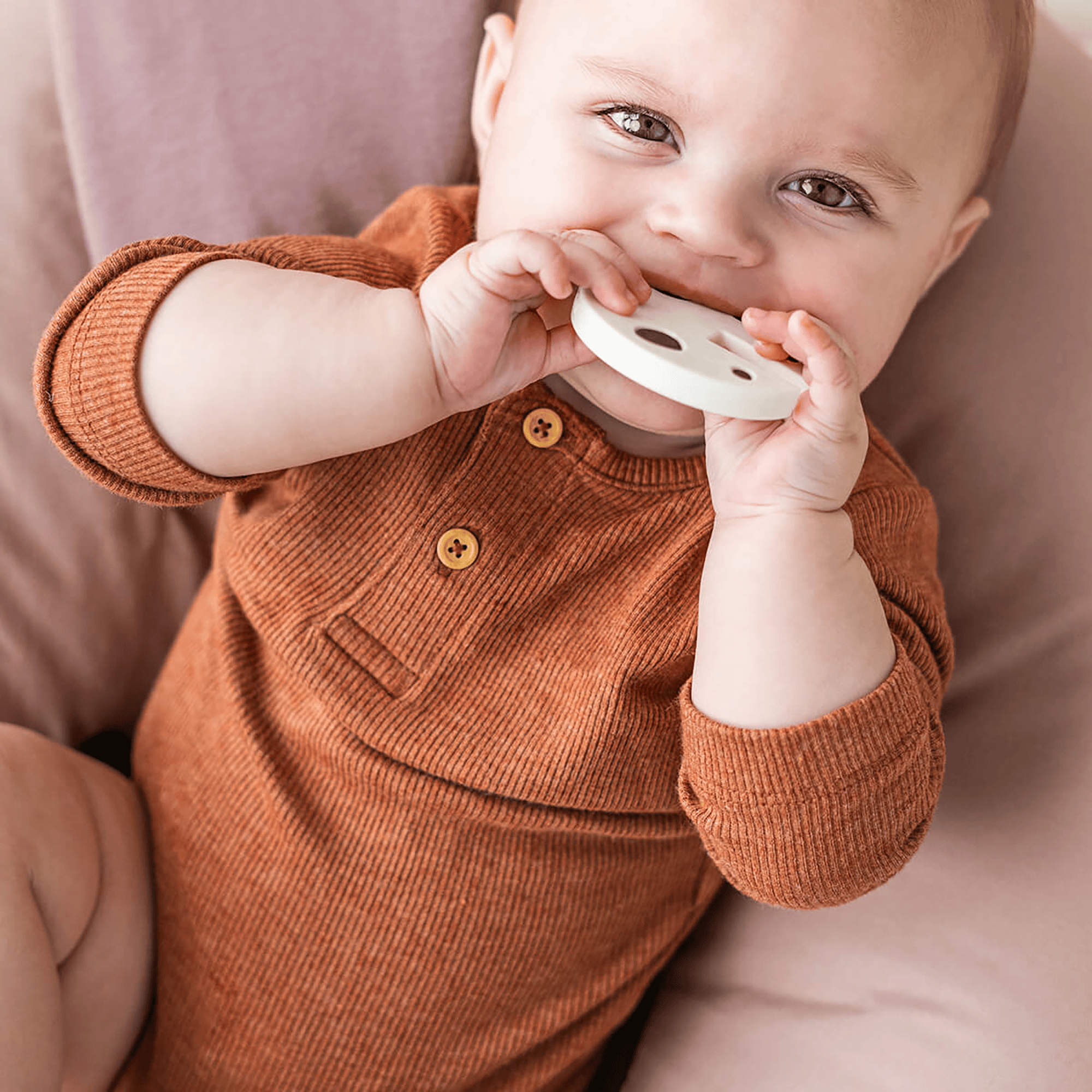 Holzspielzeug, done by deer, Mehrfarbig – Besonderheit: fördert spielerisch die Feinmotorik