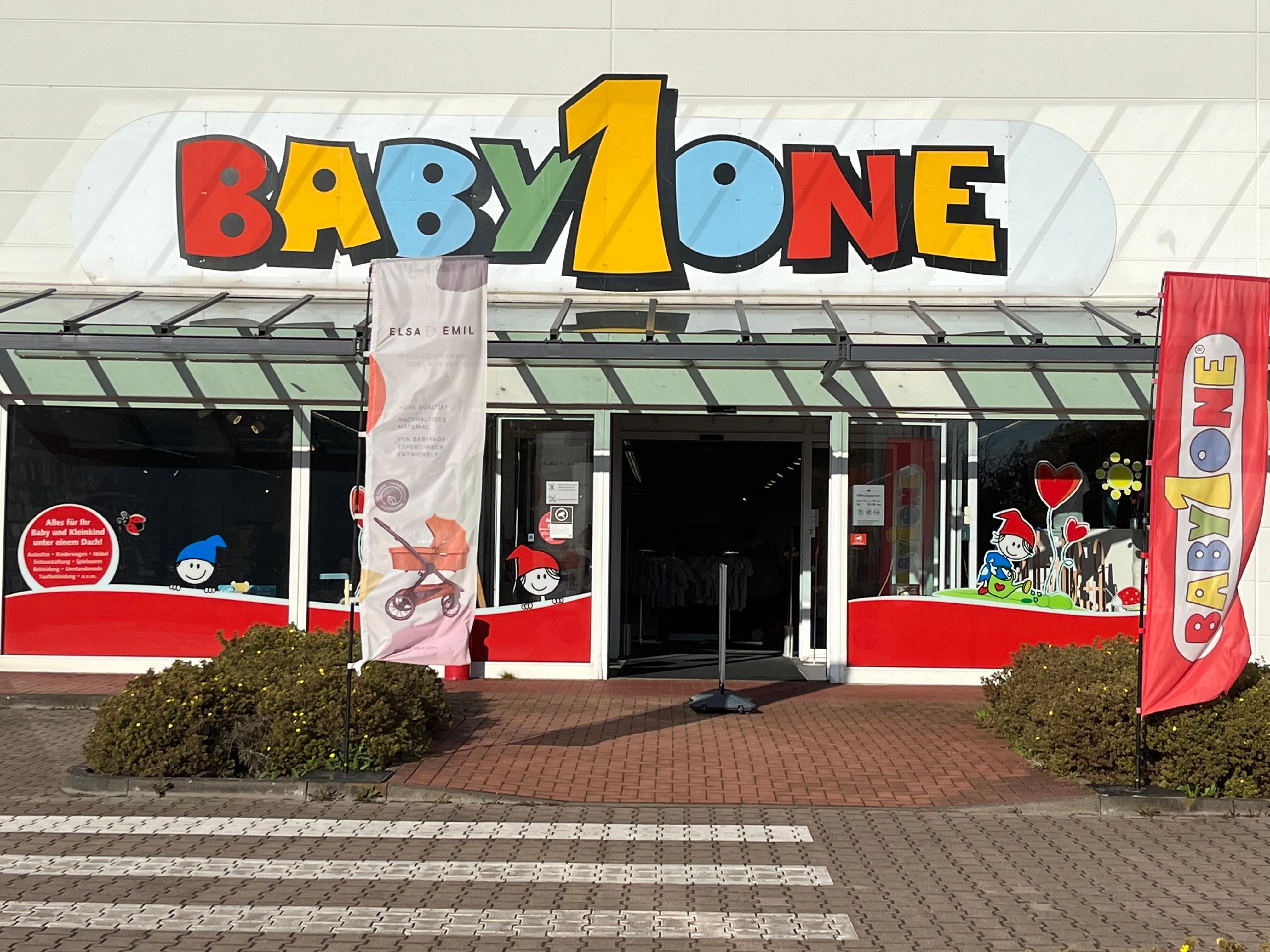 Gebäude ein mit einem schild, das bajon sagt.