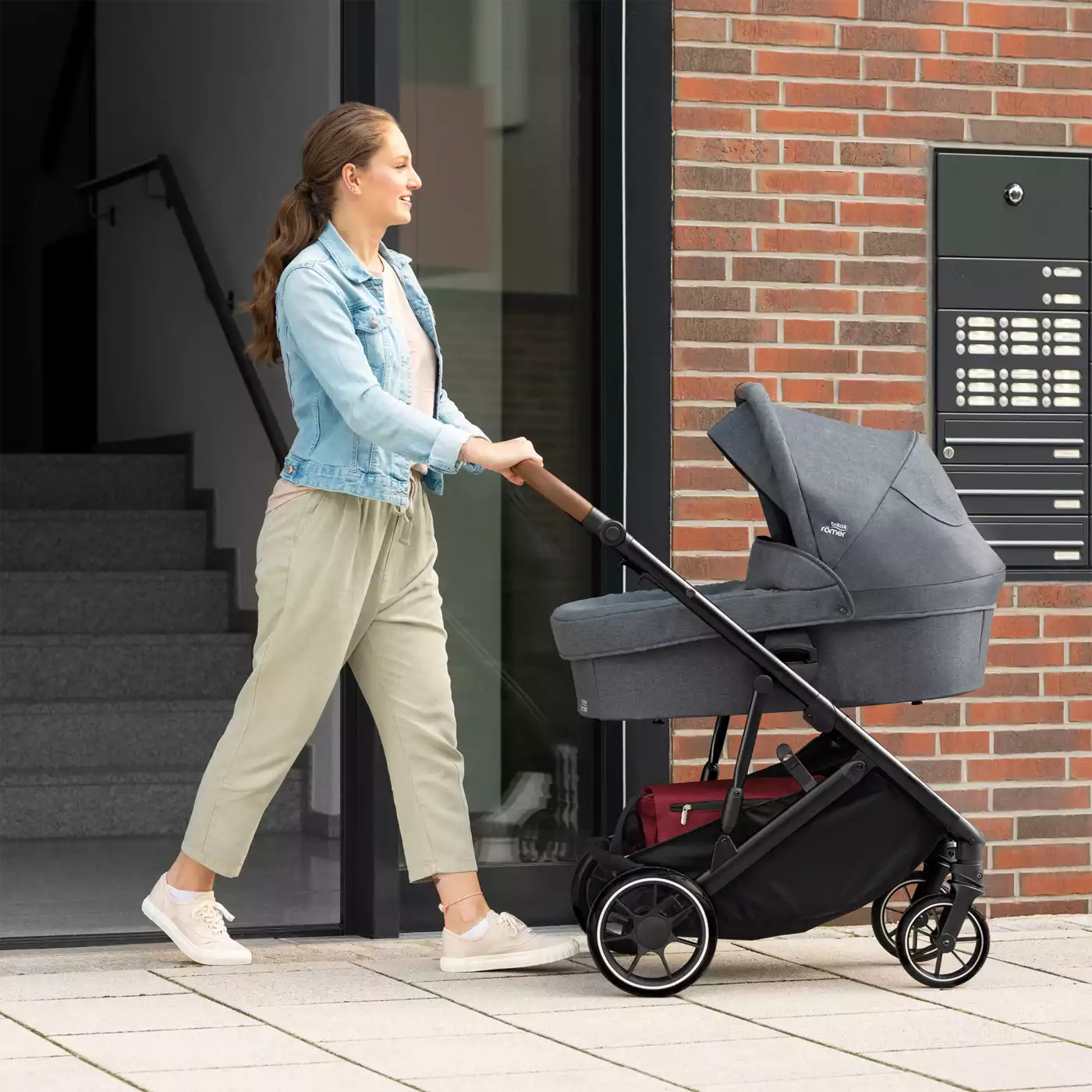 Откройте мир комфорта с детской коляской Britax Strider M!